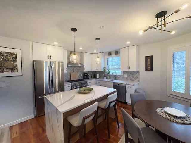 Condo For Rent - 242 R Broadway #1<br/> Somerville, MA 02145