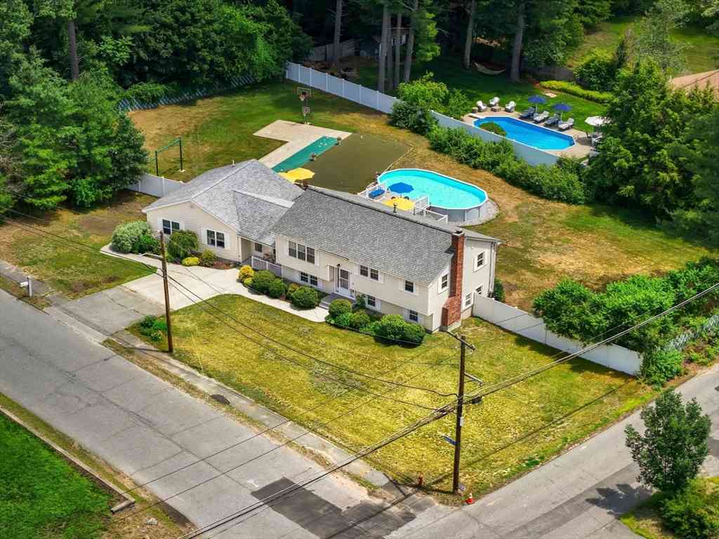 Homes For Sale - 11 Barbara D Ln<br/> Tewksbury, MA 01876