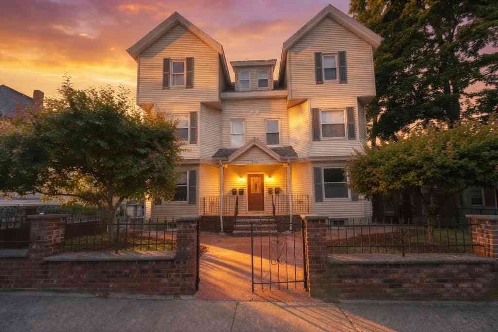 Condo For Sale - 329 Crescent Street #2<br/> Waltham, MA 02453