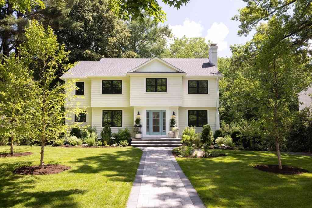 Homes For Sale - 209 Bristol Rd<br/> Wellesley, MA 02481
