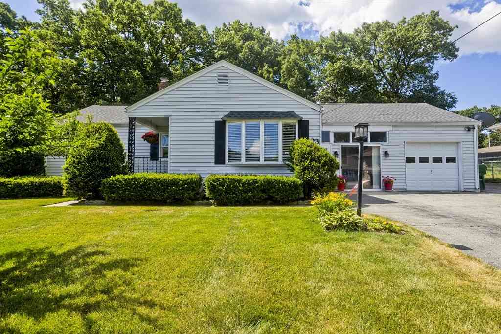 Homes For Sale - 23 Mountainview St<br/> Hampden County, Chicopee, MA 01020