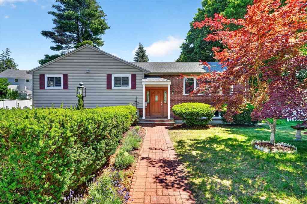 Homes For Sale - 32 Bobolink Rd<br/> Wellesley, MA 02481