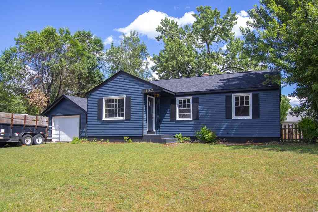 Homes For Sale - 127 Gelinas Dr<br/> Hampden County, Chicopee, MA 01020