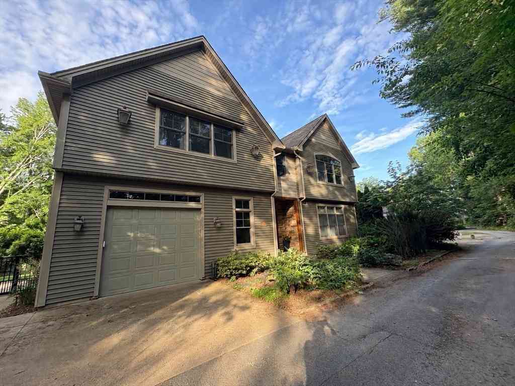 Homes For Sale - 20 Bungalow Point<br/> Wilbraham, MA 01095