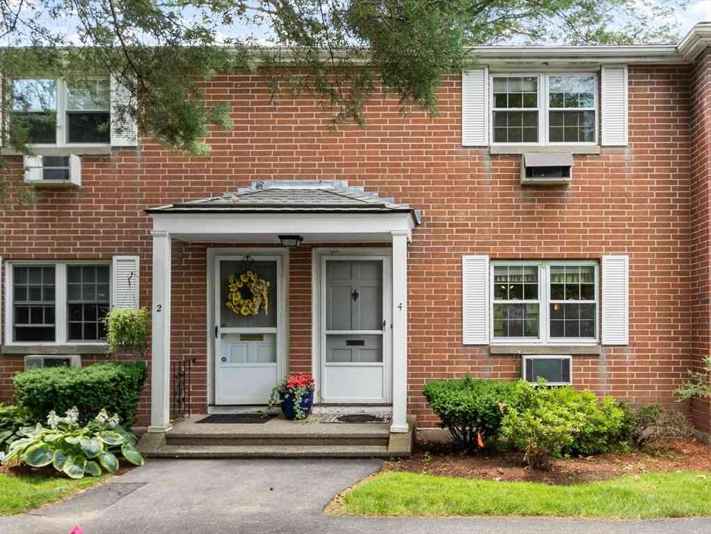Condo For Sale - 4 Village Green Dr #4<br/> Essex County, North Andover, MA 01845