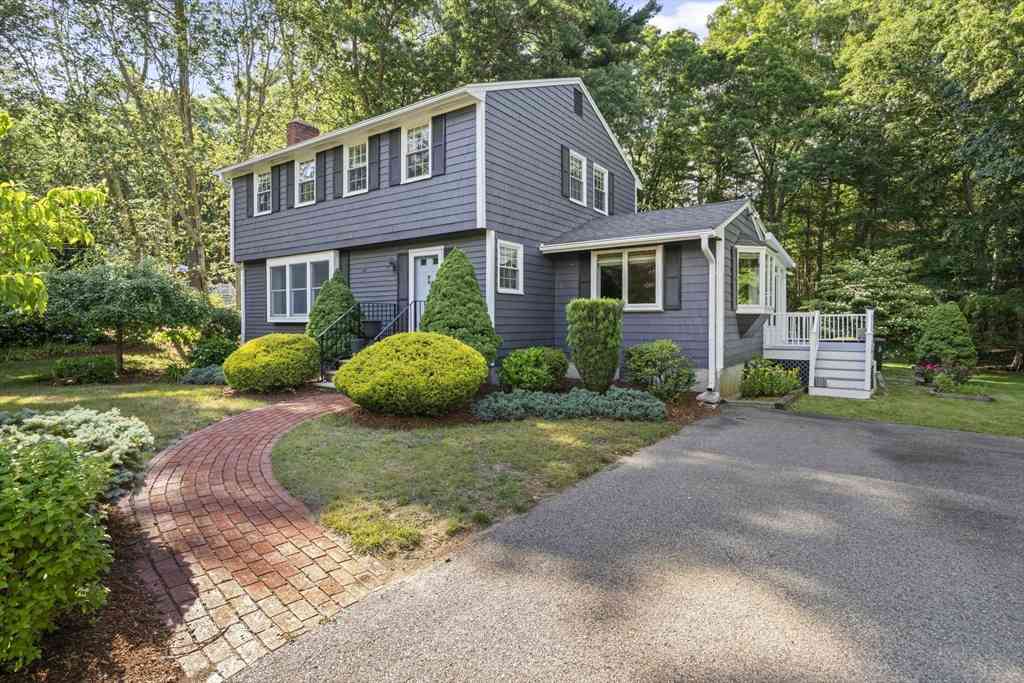 Homes For Sale - 8 Joanne Dr<br/> Hanson, MA 02341