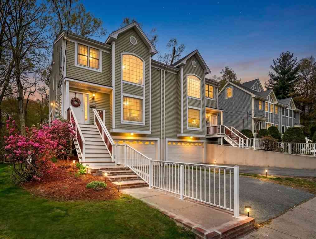 Condo For Sale - 58-60 Tanglewood #58<br/> Newton, MA 02459