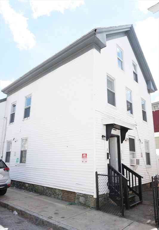 Apartment For Rent - 7 Floyd #2ND FL<br/> Lowell, MA 01852