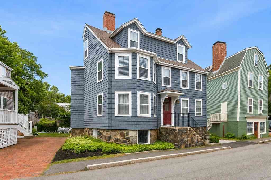 Condo For Sale - 12 Darling Street #2<br/> Marblehead, MA 01945