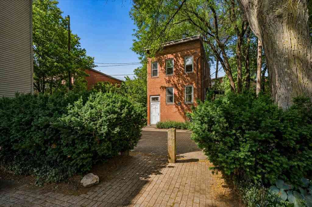 Homes For Sale - 10 Eldridge Pl<br/> Suffolk County, Chelsea, MA 02150