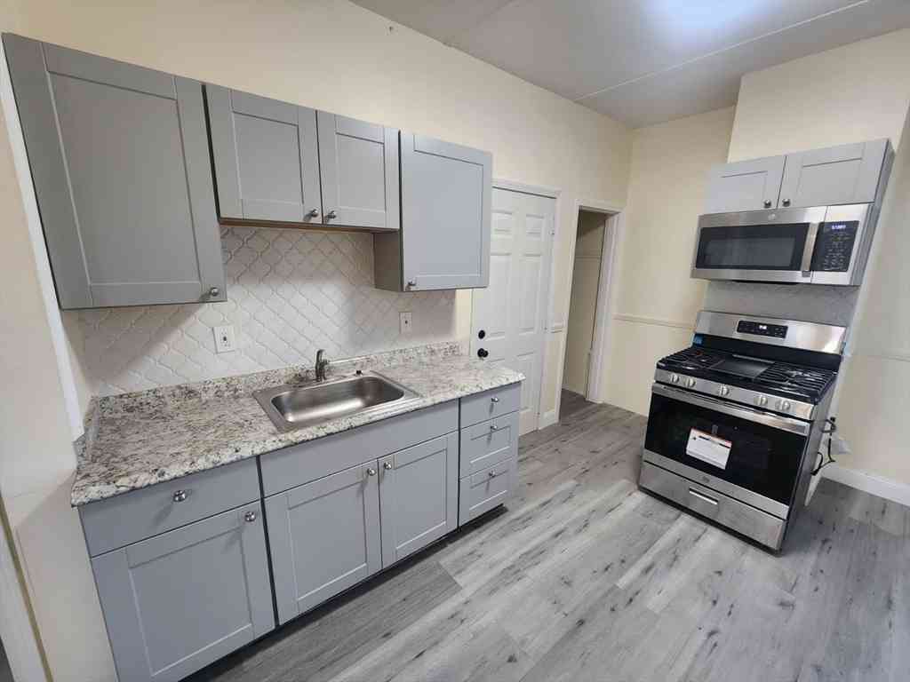 Apartment For Rent - 564 Hyde Park Ave #3<br/> Boston, MA 02131