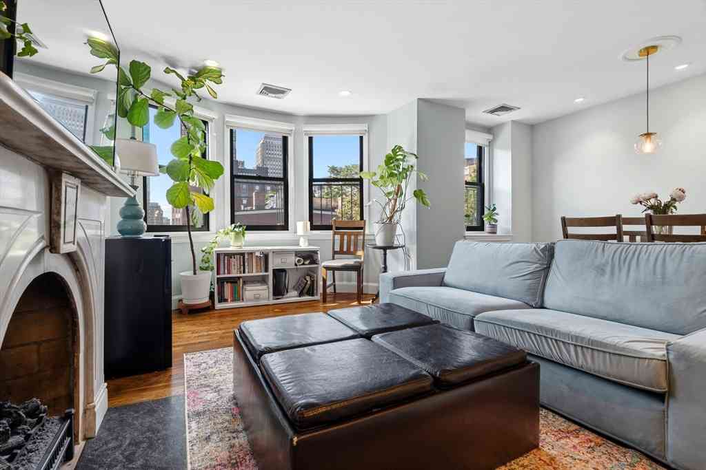 Condo For Rent - 98 Chandler St. #4<br/> Boston, MA 02116