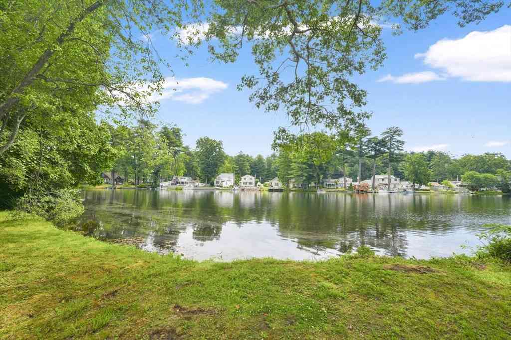 Homes For Sale - 42 Wheeler Dr<br/> Enfield, CT 06082