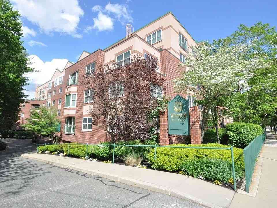Condo For Rent - 1 Watermill Place #306<br/> Middlesex County, Arlington, MA 02476