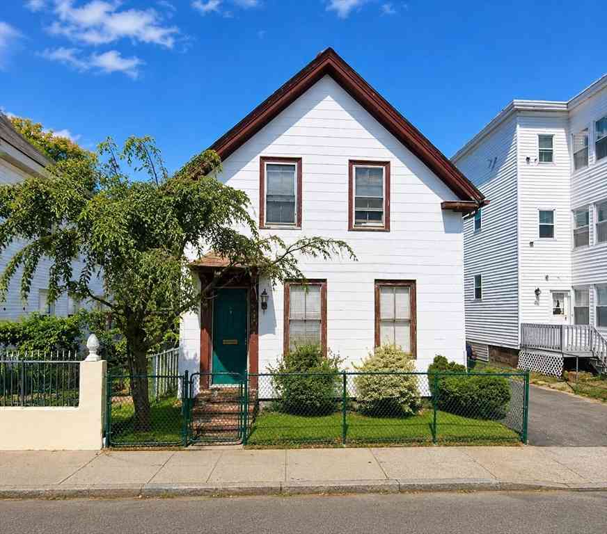 Homes For Sale - 301 Salem St<br/> Essex County, Lawrence, MA 01843