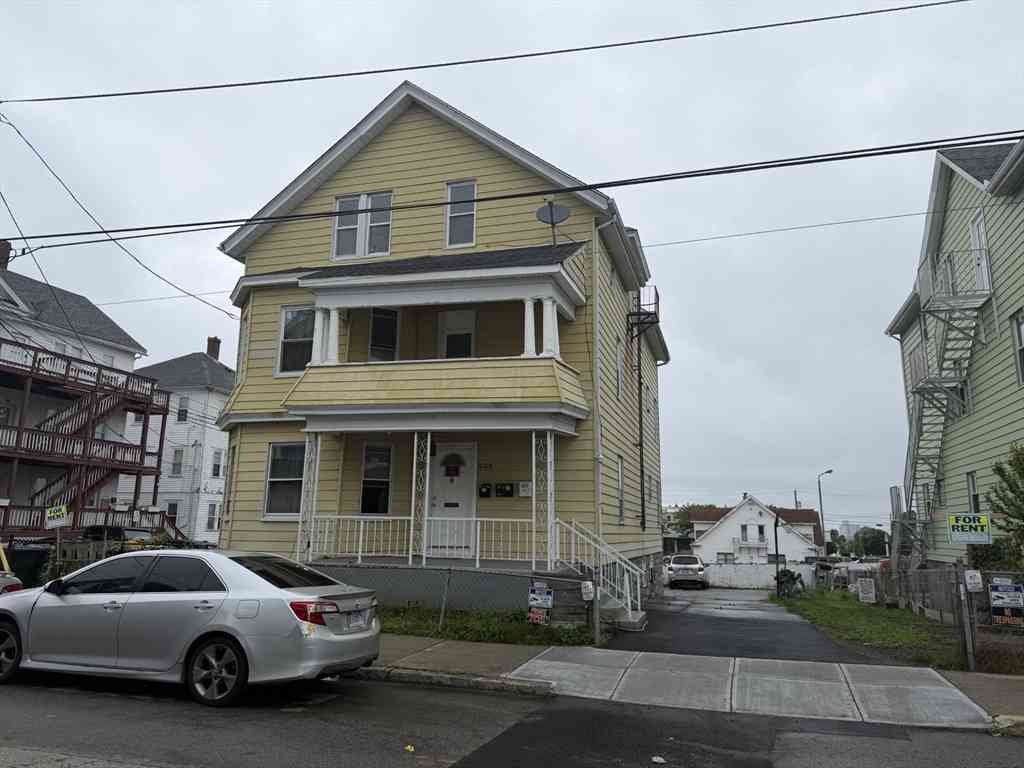 Apartment For Rent - 220 Osborn Street #3<br/> Bristol County, Fall River, MA 02724