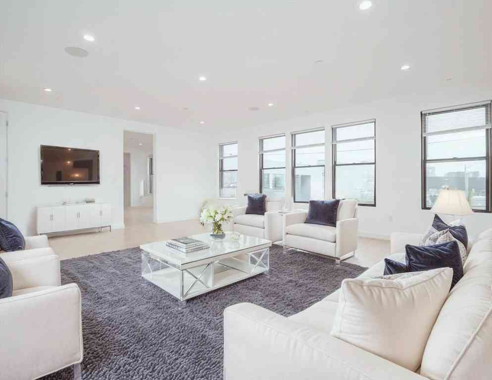 Condo For Sale - 340 West 2nd Street #9<br/> Boston, MA 02127