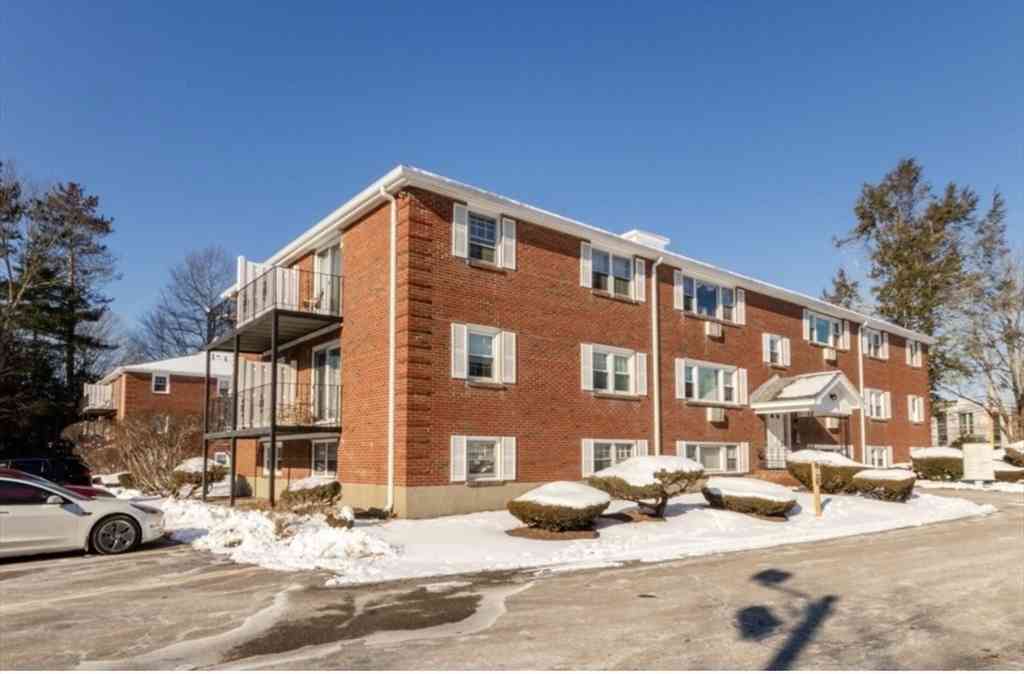 Condo For Rent - 222 School St #4<br/> Walpole, MA 02081