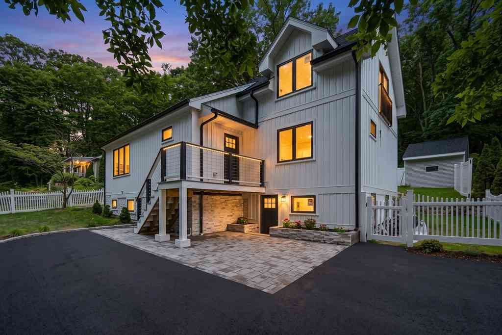 Homes For Sale - 6 Amherst Rd<br/> Hopkinton, MA 01748