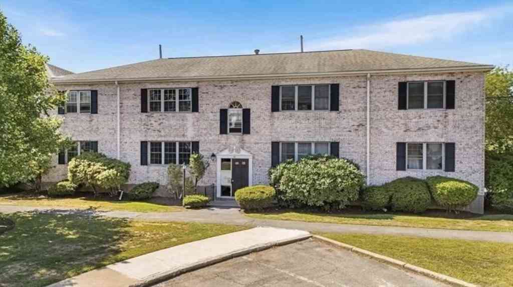 Condo For Rent - 30 Lake Shore Ct #4<br/> Boston, MA 02135