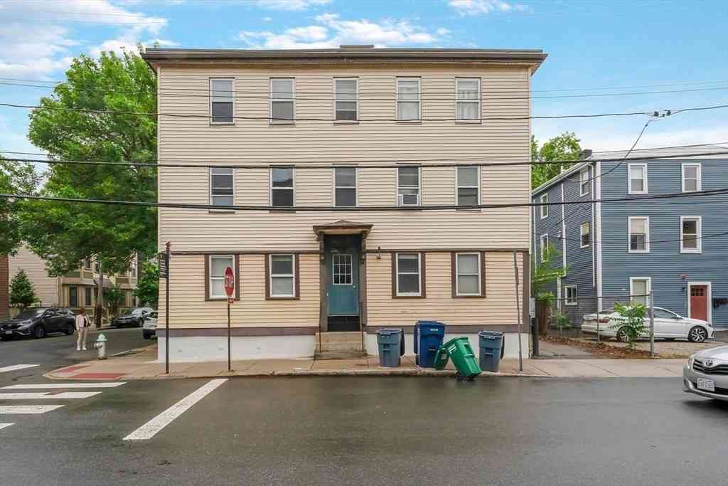 Apartment For Rent - 95 2nd St #6<br/> Cambridge, MA 02141