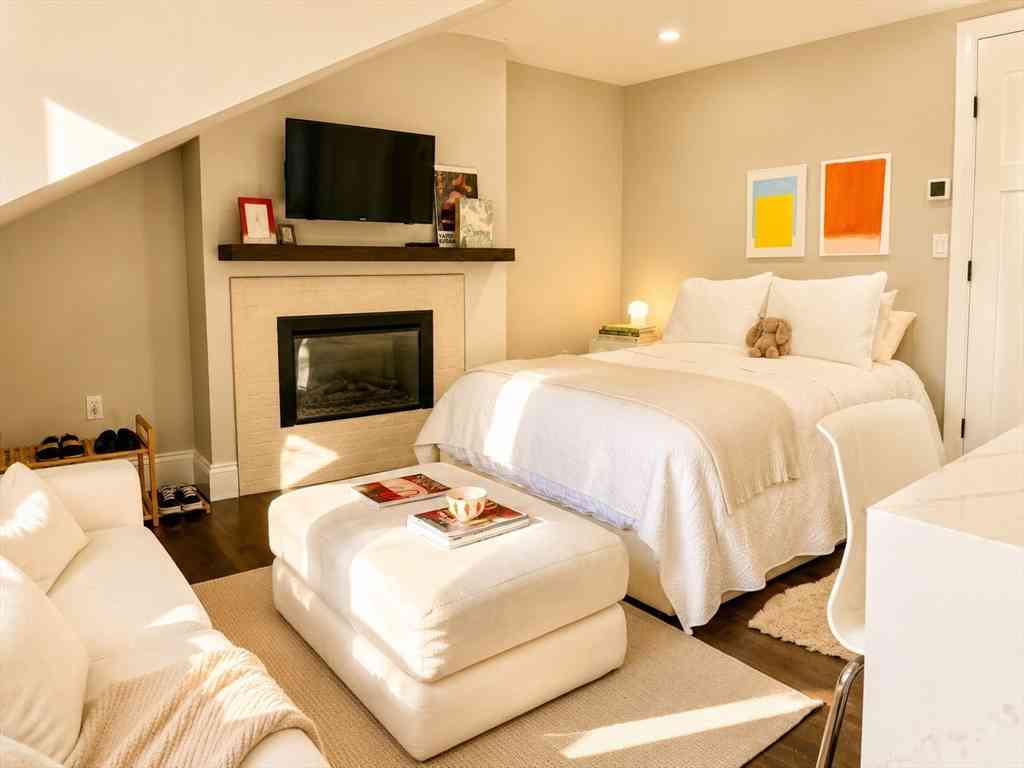 Apartment For Rent - 105 Charles Street #6<br/> Boston, MA 02114