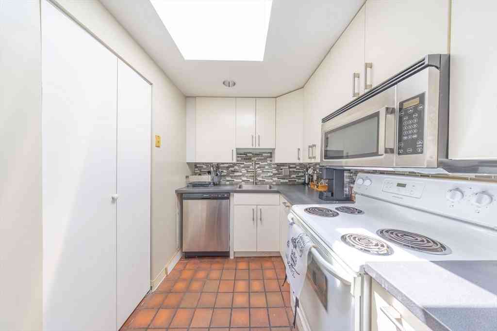 Condo For Sale - 102 Gainsborough St #402E<br/> Boston, MA 02115