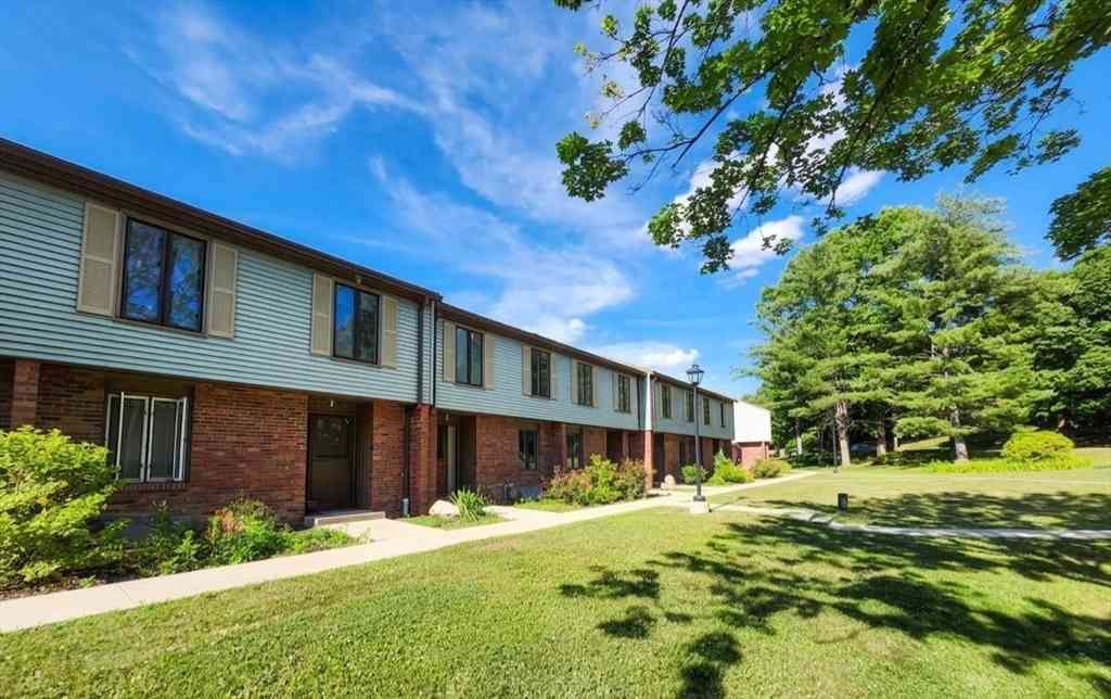 Condo For Sale - 10 Winston Ct #10<br/> Amherst, MA 01002