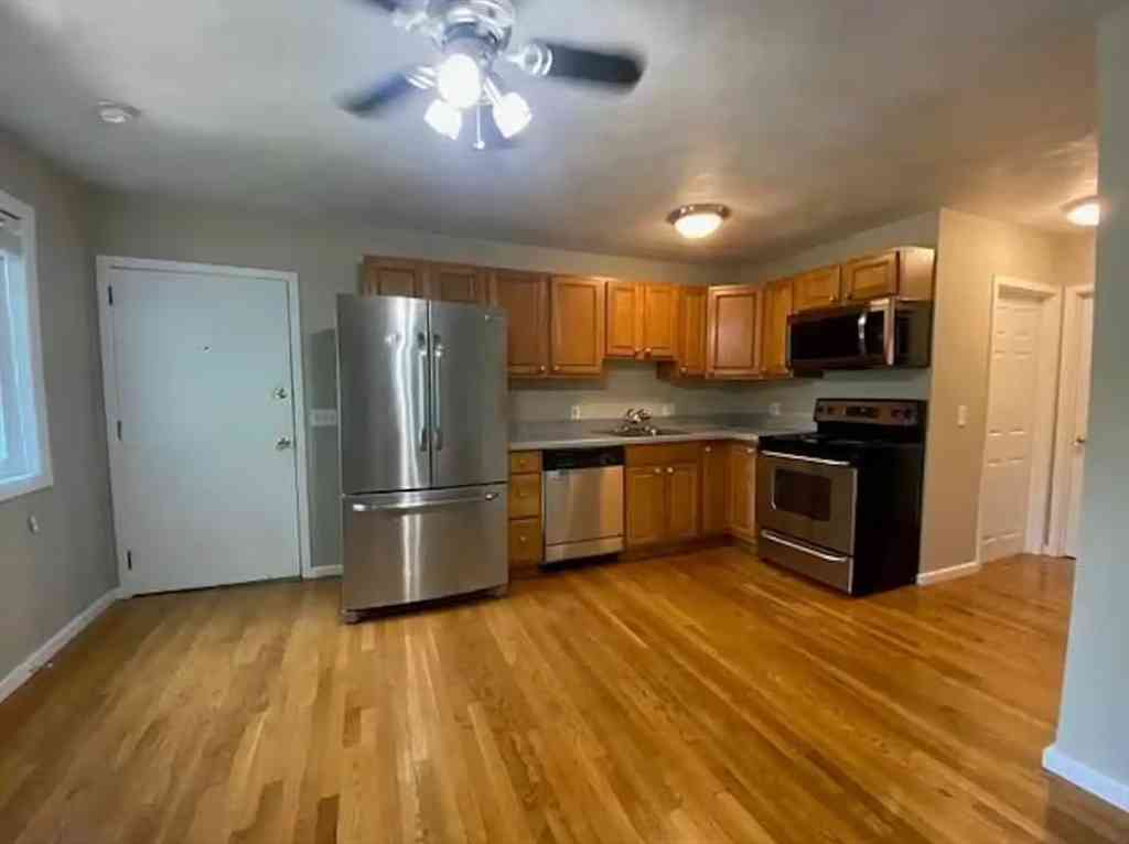Condo For Sale - 16 Cleveland Place #8<br/> Essex County, Gloucester, MA 01930