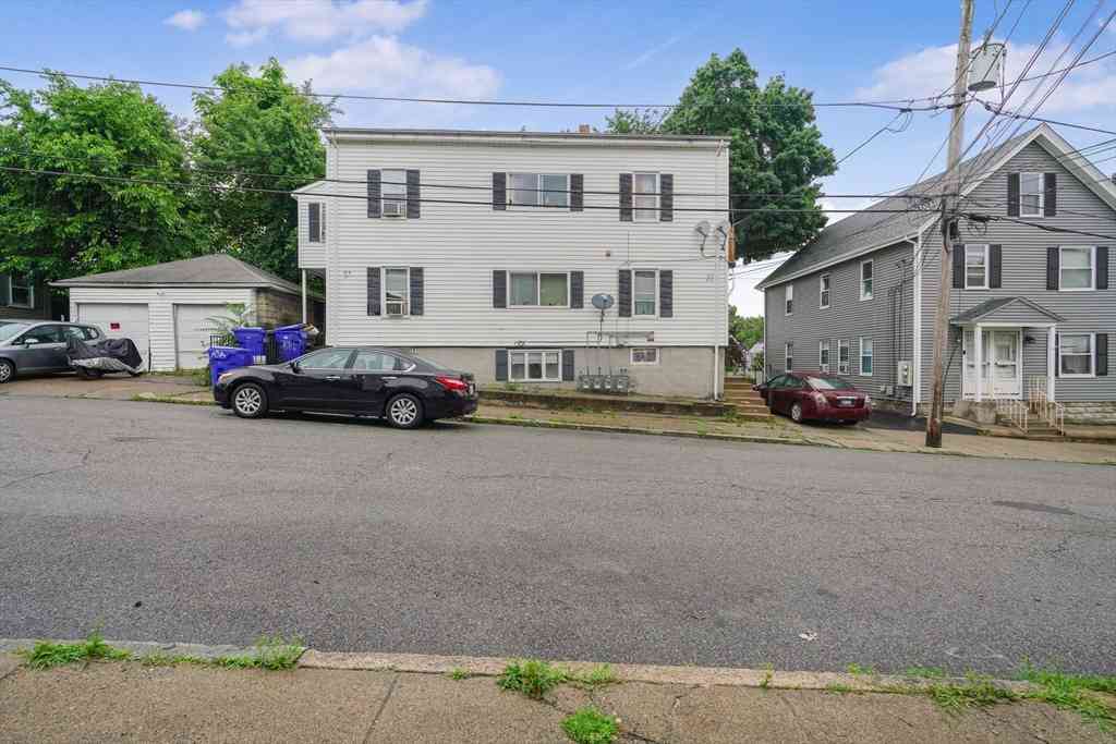 Homes For Sale - 39 Highland St<br/> Pawtucket, RI 02860