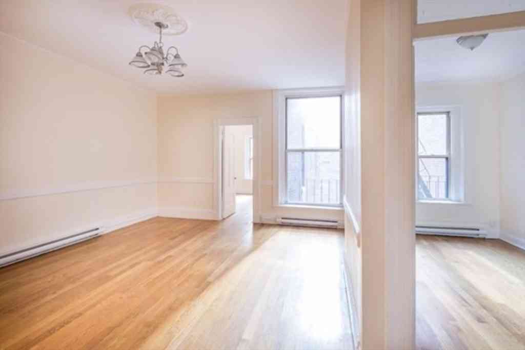 Apartment For Rent - 154 Newbury St #2AR<br/> Boston, MA 02116