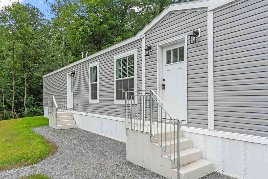 Mobile Home For Sale - 1990 Mass Ave #10<br/> Lunenburg, MA 01462