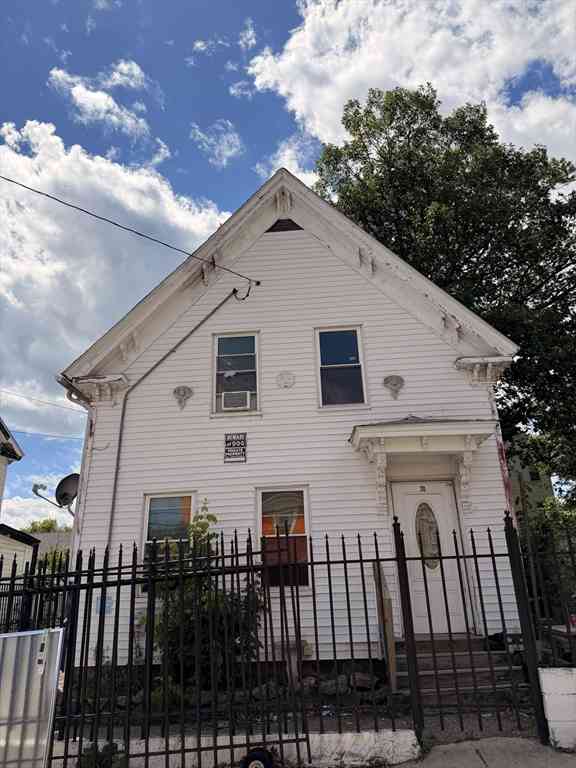 Homes For Sale - 20 Monmouth St<br/> Essex County, Lawrence, MA 01841