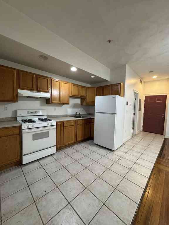 Apartment For Rent - 173 Winnisimmet Street #2<br/> Chelsea, MA 02150