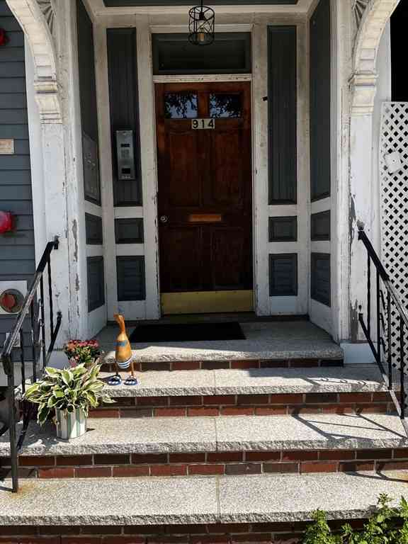 Apartment For Rent - 914 East Broadway #2<br/> Boston, MA 02127