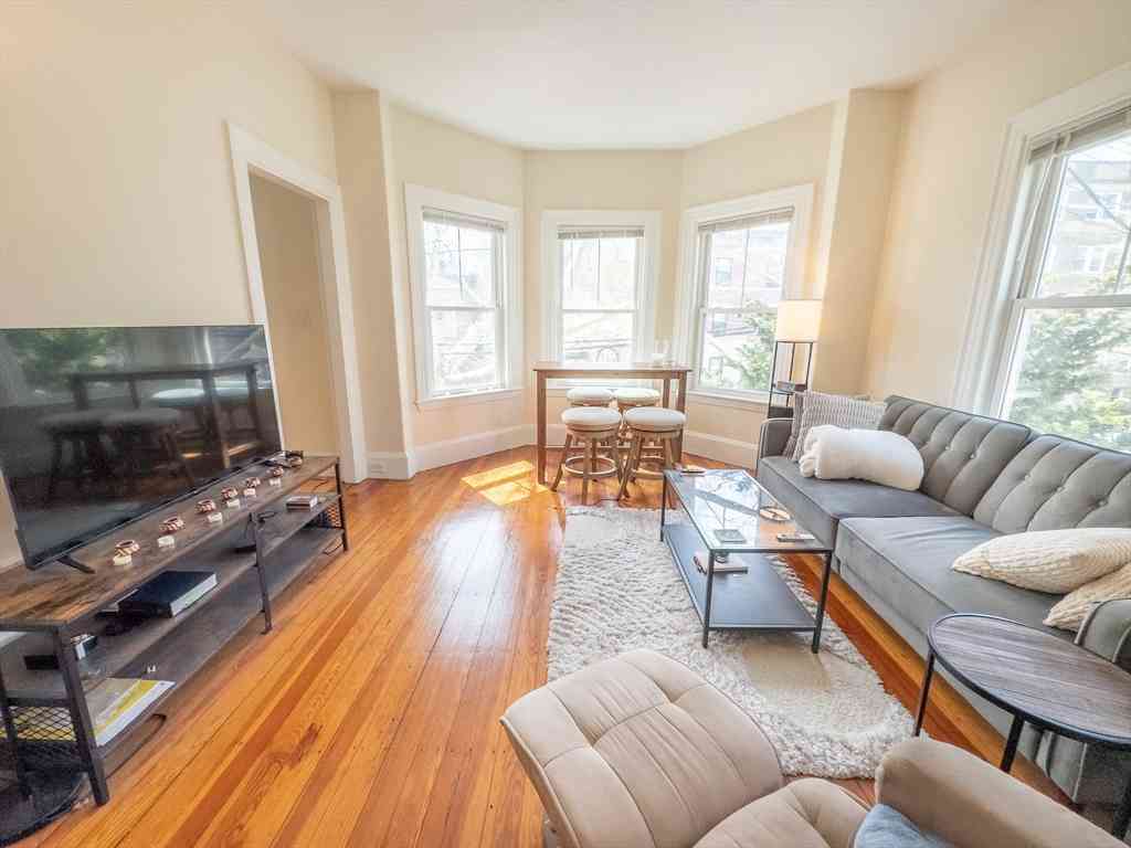 Apartment For Rent - 11-13 Wendell Street #3<br/> Cambridge, MA 02138
