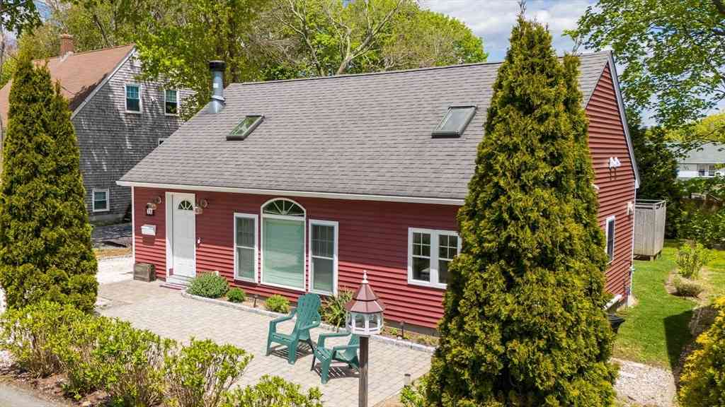 Homes For Sale - 73 Congdon St<br/> Narragansett, RI 02882