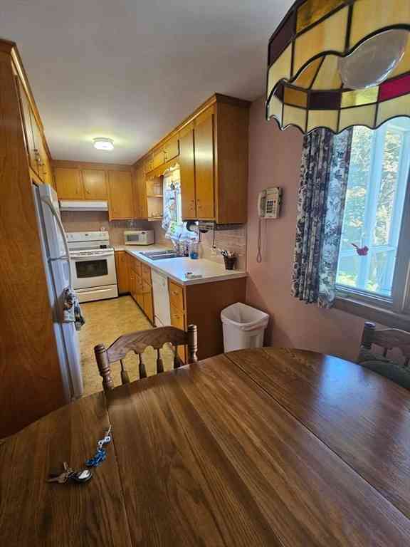 Apartment For Rent - 547 Robeson Street #1<br/> Fall River, MA 02720