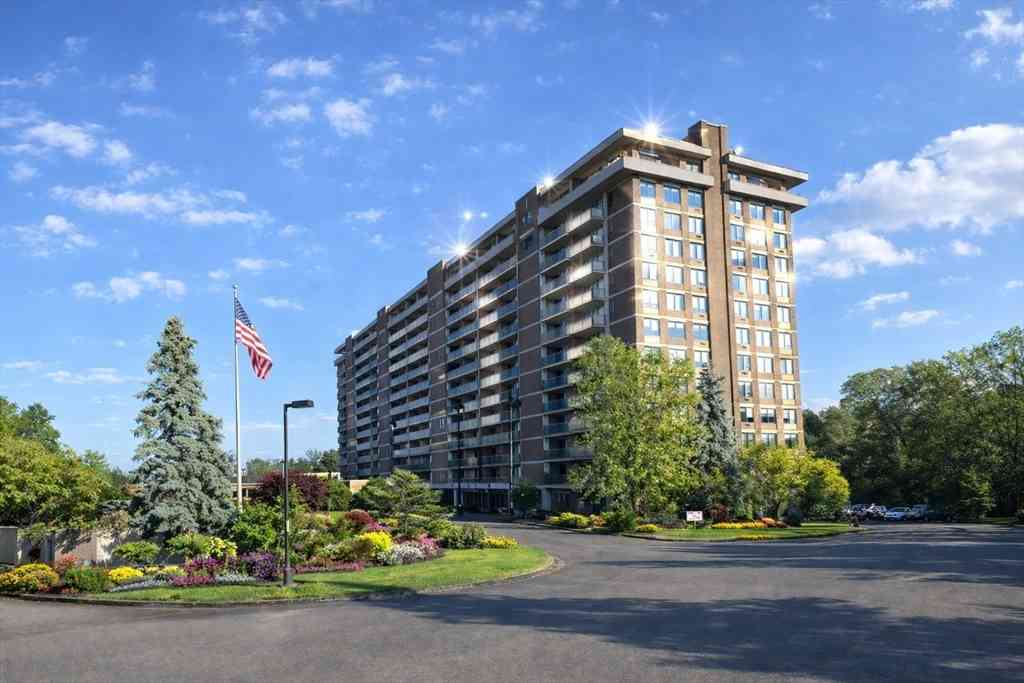 Condo For Sale - 40 Village Rd. #602<br/> Essex County, Middleton, MA 01949