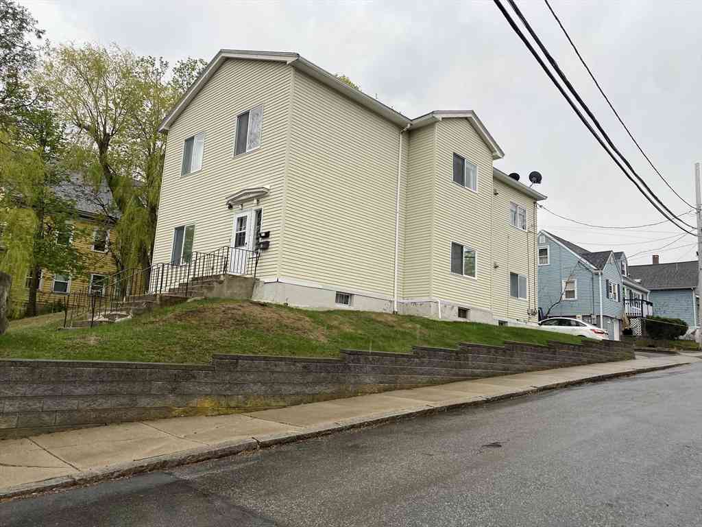 Apartment For Rent - 133 Walnut St #1<br/> Malden, MA 02148