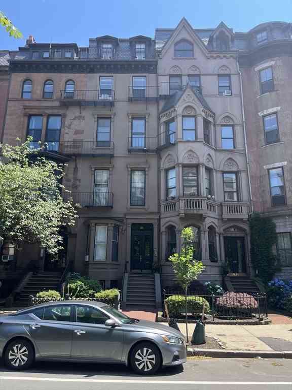 Condo For Rent - 163 Beacon Street #2<br/> Suffolk County, Boston, MA 02116