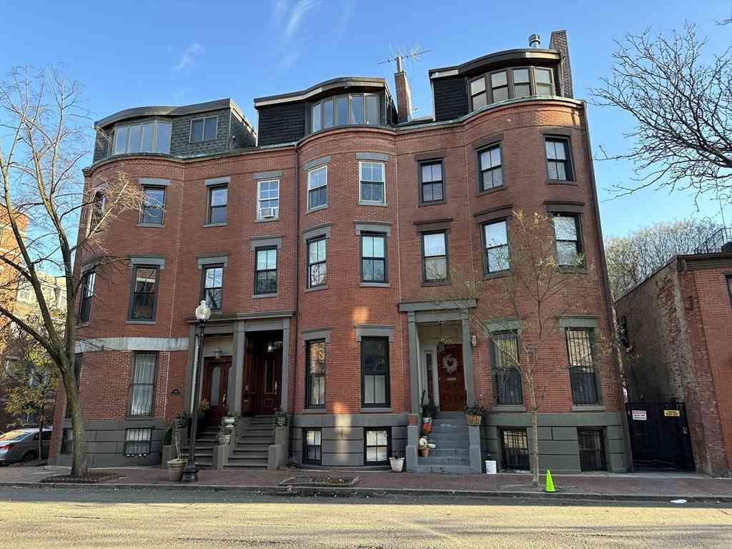 Condo For Sale - 520 Shawmut Ave #1<br/> Boston, MA 02118