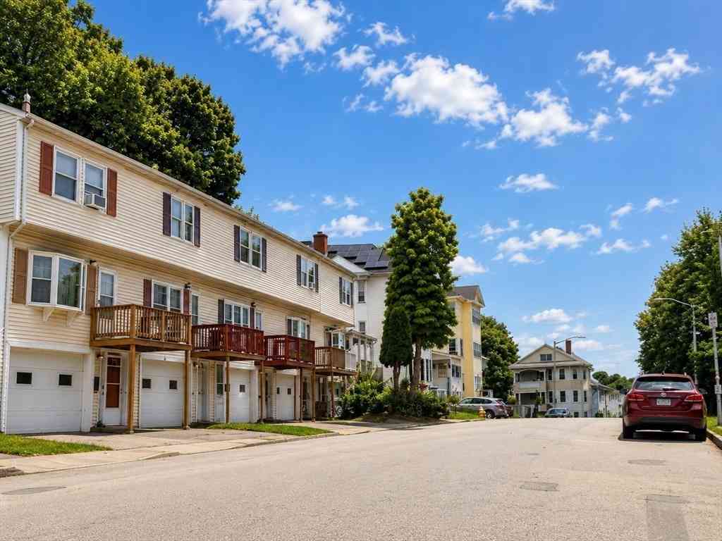 Homes For Sale - 20-8 Rice Ln<br/> Worcester, MA 01604