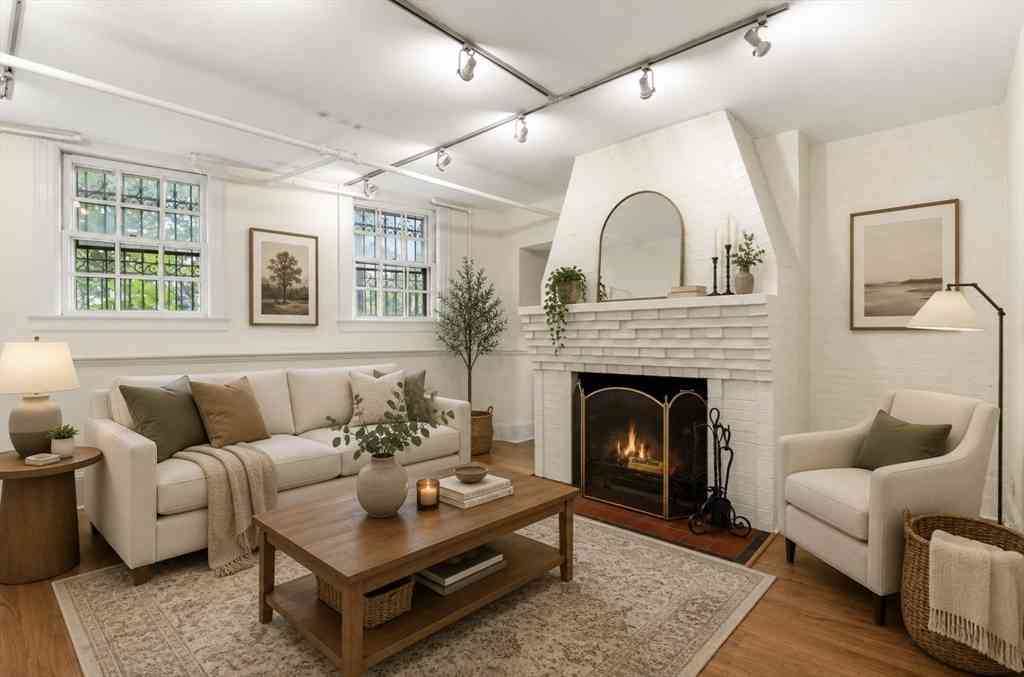 Condo For Sale - 112 Pinckney Street #4<br/> Boston, MA 02114
