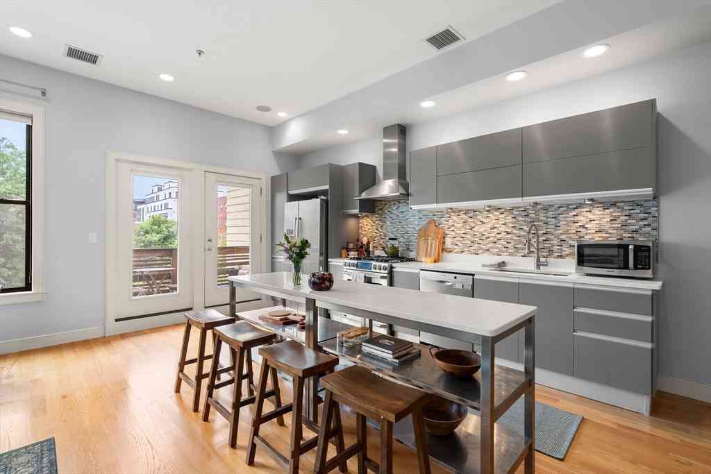 Condo For Rent - 171 W Fourth #4<br/> Boston, MA 02127
