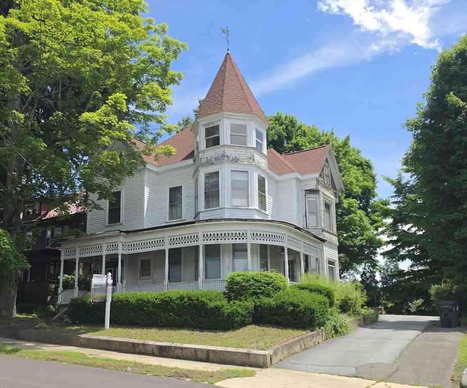 Homes For Sale - 19 Buttonwoods Ave<br/> Haverhill, MA 01830