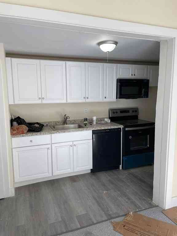 Apartment For Rent - 8-10 School St #1<br/> Essex County, Amesbury, MA 01913