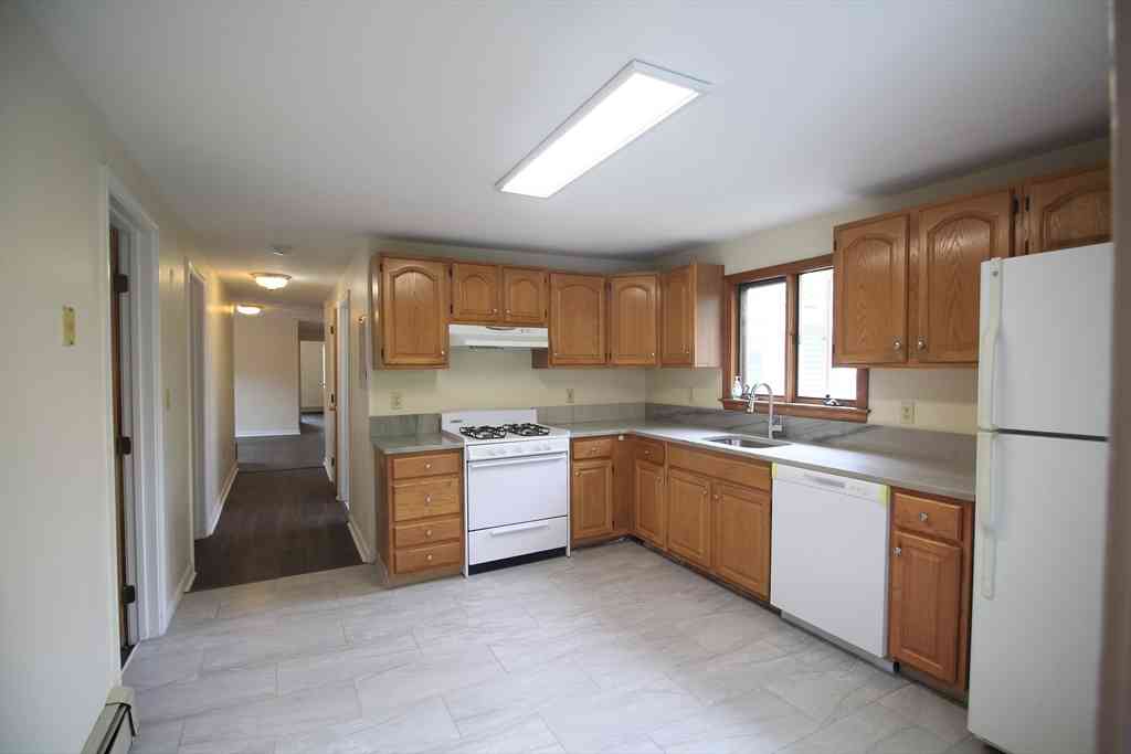 Apartment For Rent - 21 Mellen #3<br/> Cambridge, MA 02138
