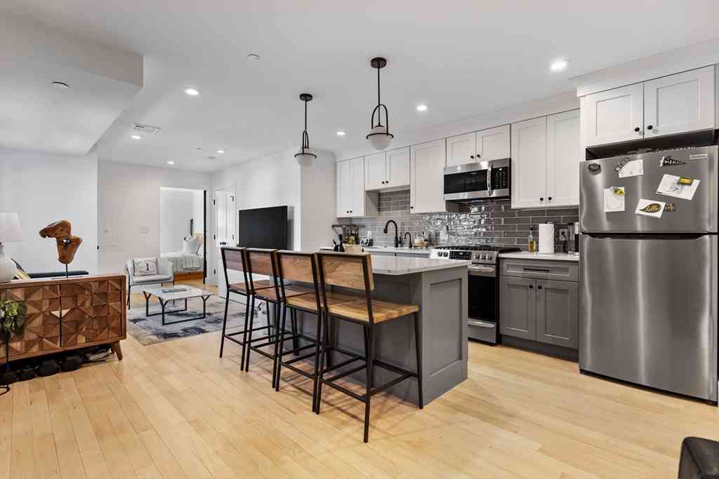 Condo For Rent - 223 Saratoga Street #202<br/> Suffolk County, Boston, MA 02128