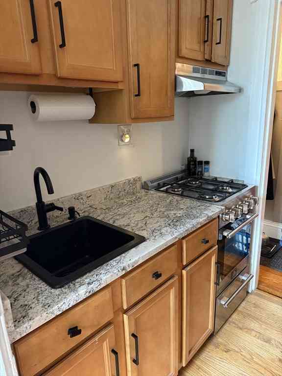 Condo For Rent - 122 Riverway #9<br/> Suffolk County, Boston, MA 02215
